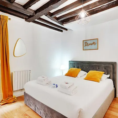 Confort Et Charme Pour 6 à Republioque Appartement Paris