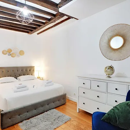 Confort Et Charme Pour 6 à Republioque Appartement Paris