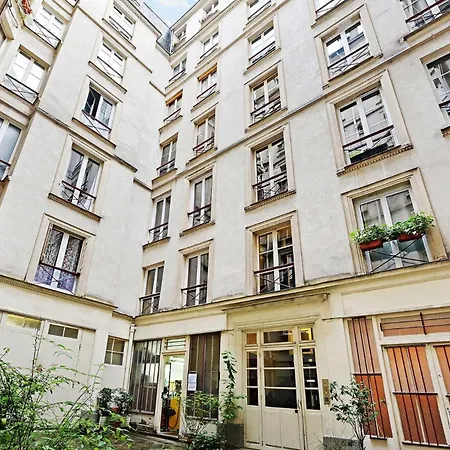 Confort Et Charme Pour 6 à Republioque Paris